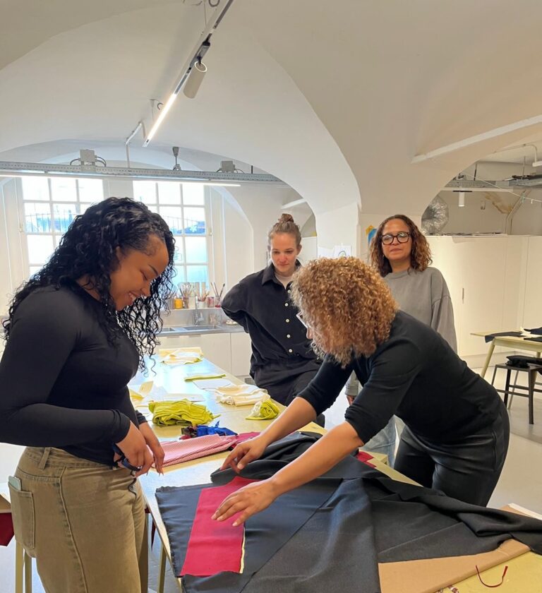 Masterclass naaitechnieken — museum-expo in Schiedam